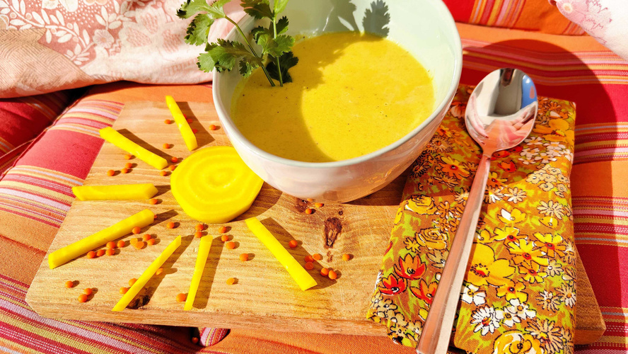 Rezeptbild für Sonnenschein-Suppe&nbsp;<br>mit gelber Bete&nbsp;<br>und roten Linsen
