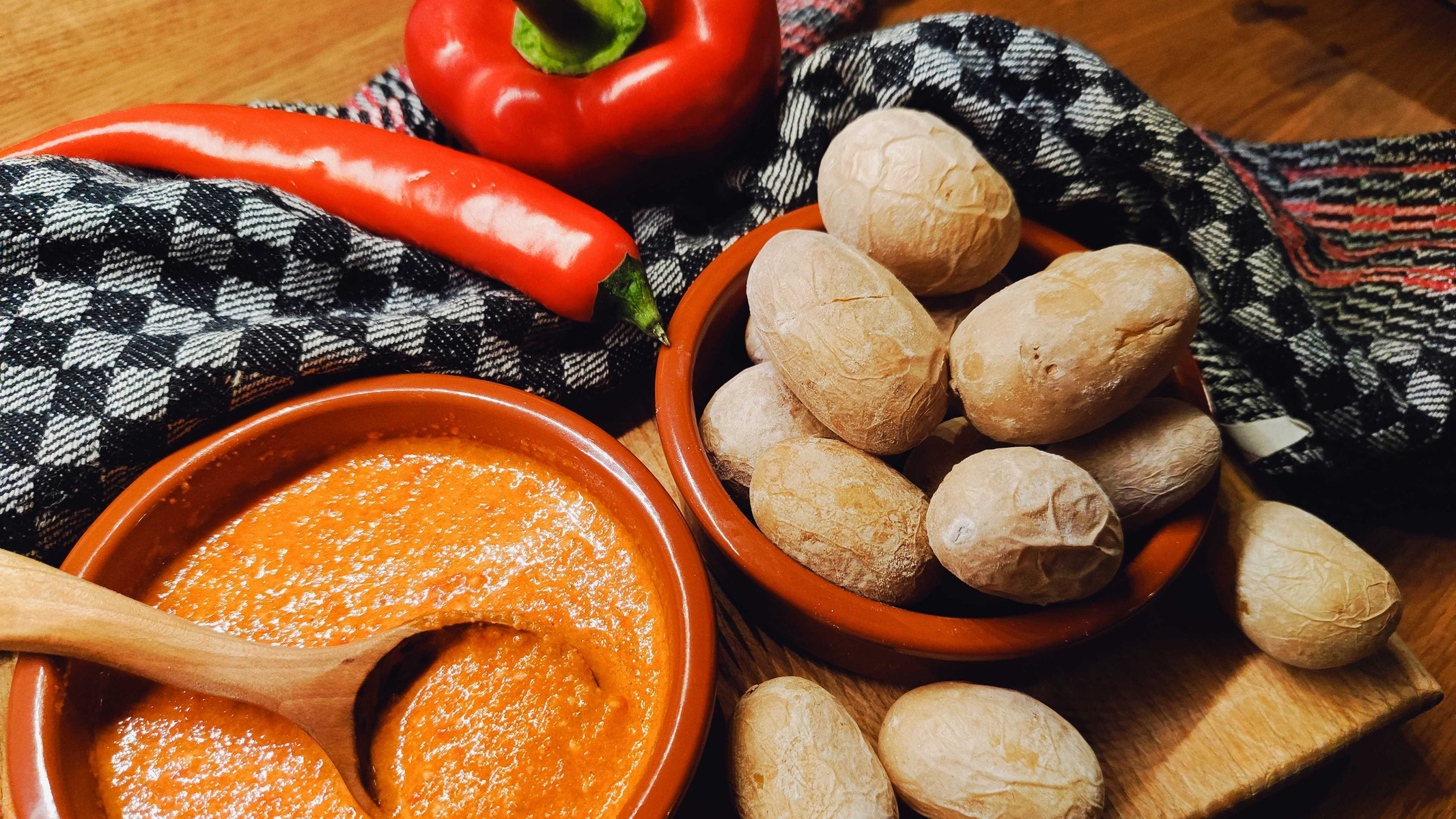 Rezeptbild für Kanarische Runzelkartoffeln <br>mit Mojo Rojo