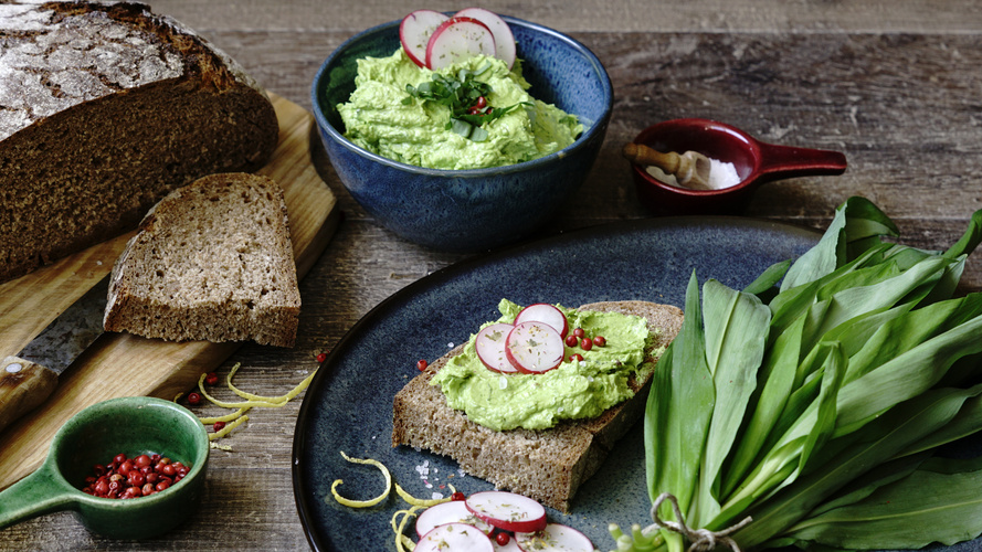 Rezeptbild für Bärlauchbutter mit Radieschengrün