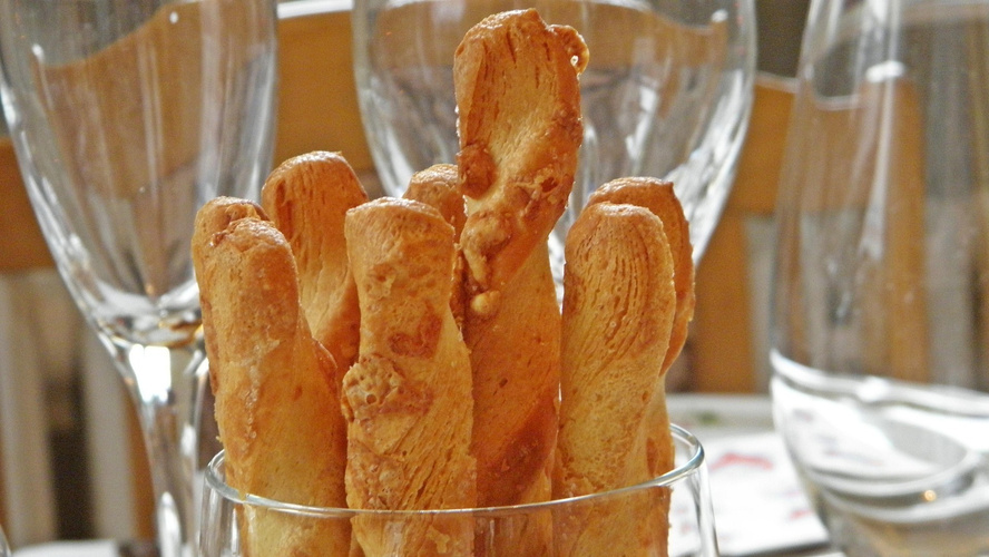 Rezeptbild für Schafskäse-Walnuss-Stangen