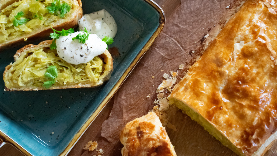 Rezeptbild für Weißkohl-Blätterteig-Strudel