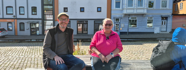 Kiste mit vielen Obst und Gemüsesorten