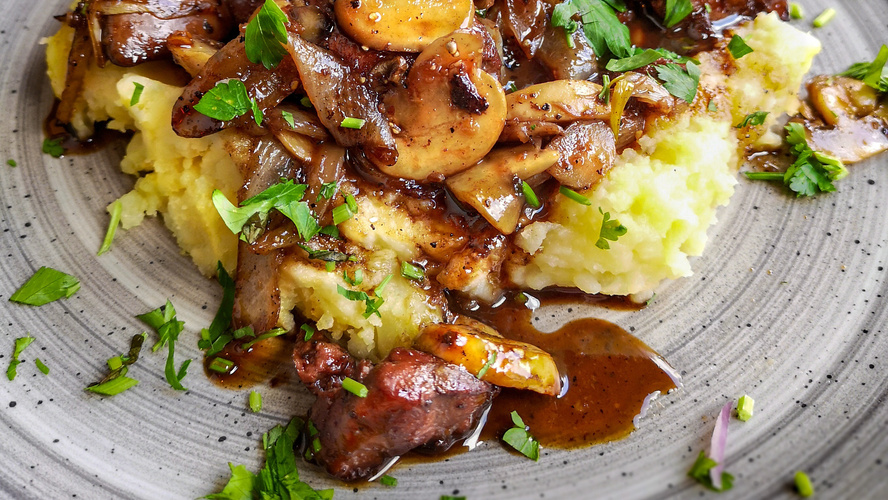 Rezeptbild für Sellerie-Kartoffel-Püree mit Champignons und Zwiebeln