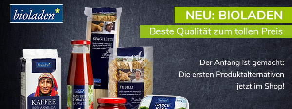 Bioladenprodukte vor blauem Hintergrund