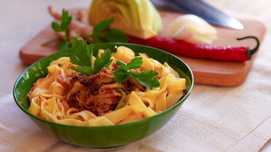 Rezeptbild für Tagiatelle mit pikantem Weißkohl