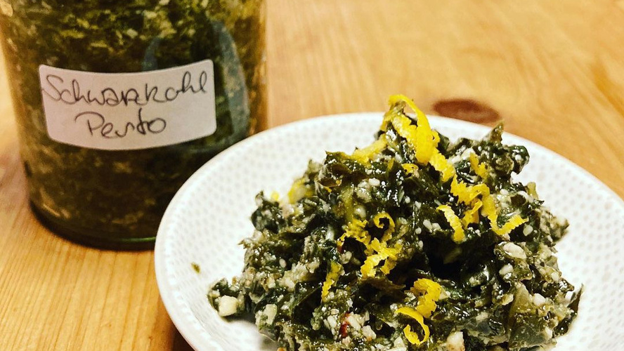 Rezeptbild für Schwarzkohl-Pesto mit Zitrone