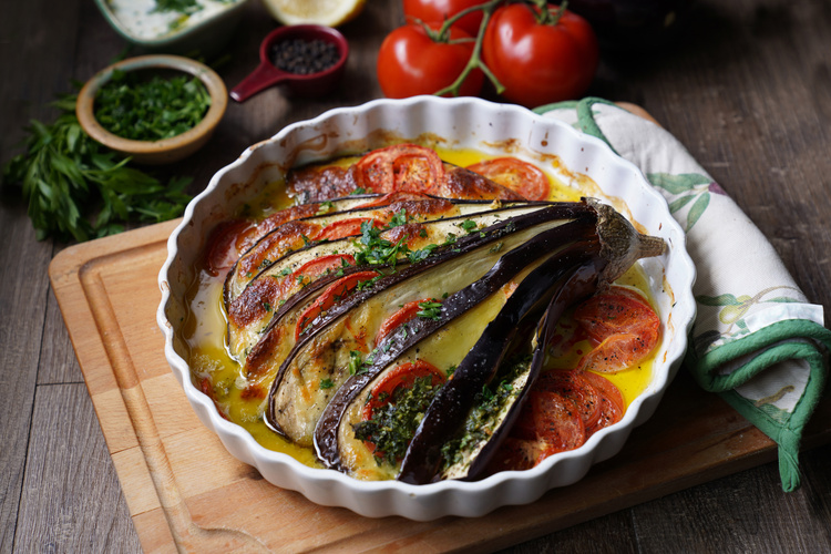 Rezeptbild für Gebackene Aubergine mit Zitronen-Dip