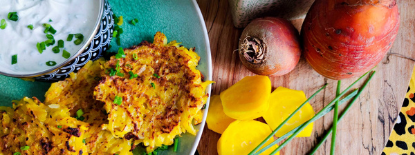 Frau auf einem Gemüsefeld