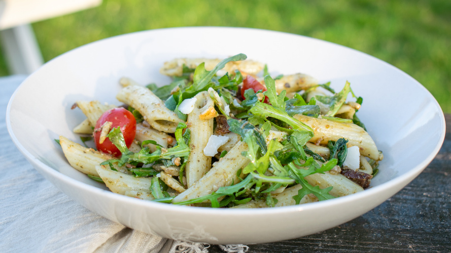 Rezeptbild für Nudelsalat mit Pesto und Rucola